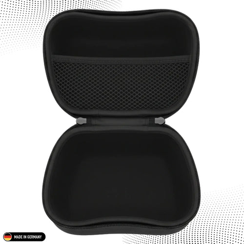 Geöffnete Gaming Tasche mit Platz für PS5 Controller und Zubehör